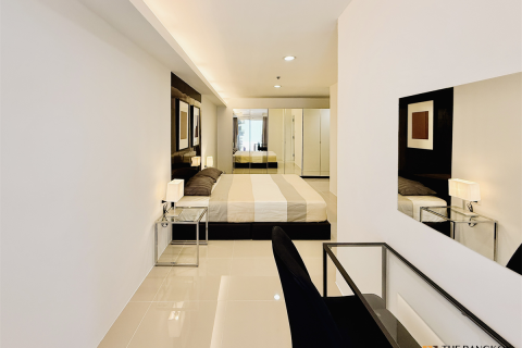 Condo in Bangkok, Thailand, 4 bedrooms № 190007 - photo 5