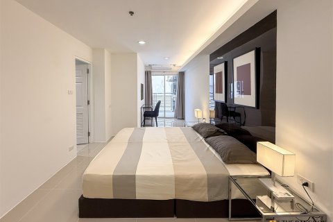 Condo in Bangkok, Thailand, 4 bedrooms № 190007 - photo 8