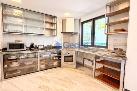 House in Pattaya, Thailand 3 bedrooms № 196210 - photo 8