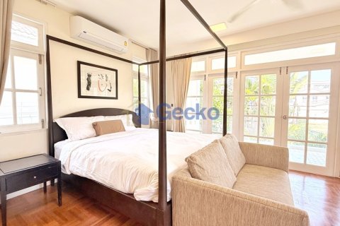 House in Pattaya, Thailand 3 bedrooms № 196210 - photo 18
