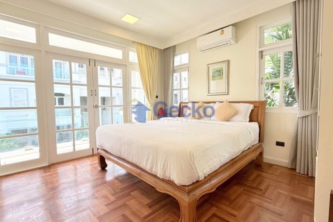 House in Pattaya, Thailand 3 bedrooms № 196210 - photo 10