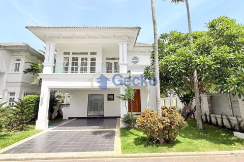 House in Pattaya, Thailand 3 bedrooms № 196210