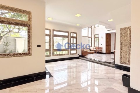 House in Pattaya, Thailand 3 bedrooms № 196210 - photo 4