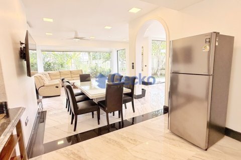 House in Pattaya, Thailand 3 bedrooms № 196210 - photo 5