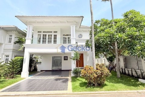 House in Pattaya, Thailand 3 bedrooms № 196210 - photo 30