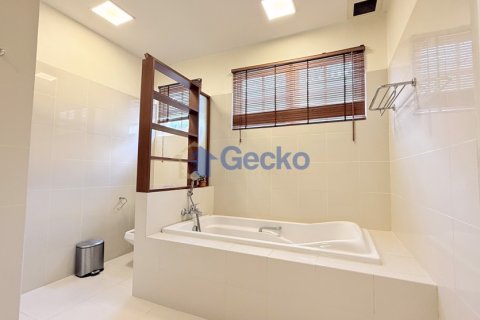 House in Pattaya, Thailand 3 bedrooms № 196210 - photo 22