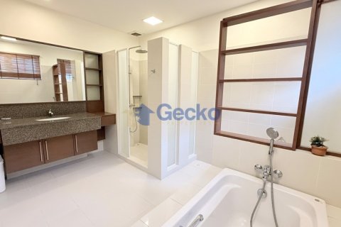 House in Pattaya, Thailand 3 bedrooms № 196210 - photo 23