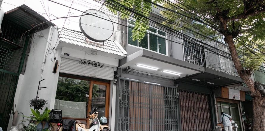 Таунхаус в Кхлонг Сане, Бангкок, Таиланд с 2 спальнями  № 150213