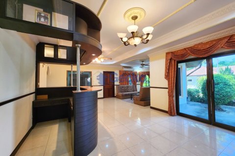 Maison à Pattaya, Thaïlande 4 chambres № 196332 - photo 5