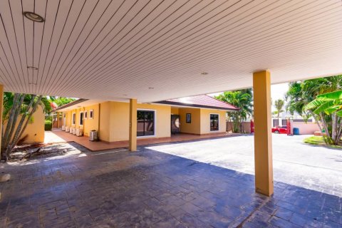 House in Pran Buri, Thailand 5 bedrooms № 146956 - photo 3