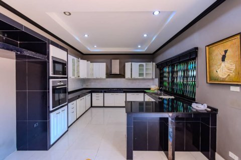 House in Pran Buri, Thailand 5 bedrooms № 146956 - photo 5