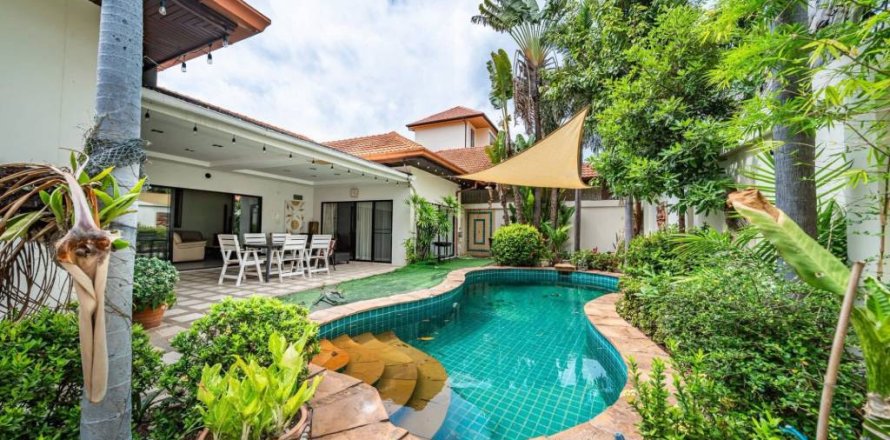 Villa in Bang Lamung, Thailand 4 bedrooms № 146951
