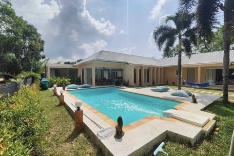 Villa in Surat Thani, Thailand 4 bedrooms № 146953 - photo 1