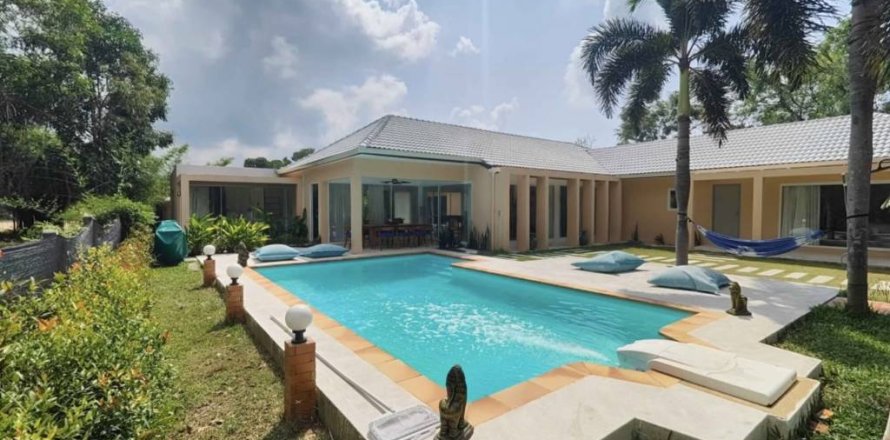 Villa in Surat Thani, Thailand 4 bedrooms № 146953
