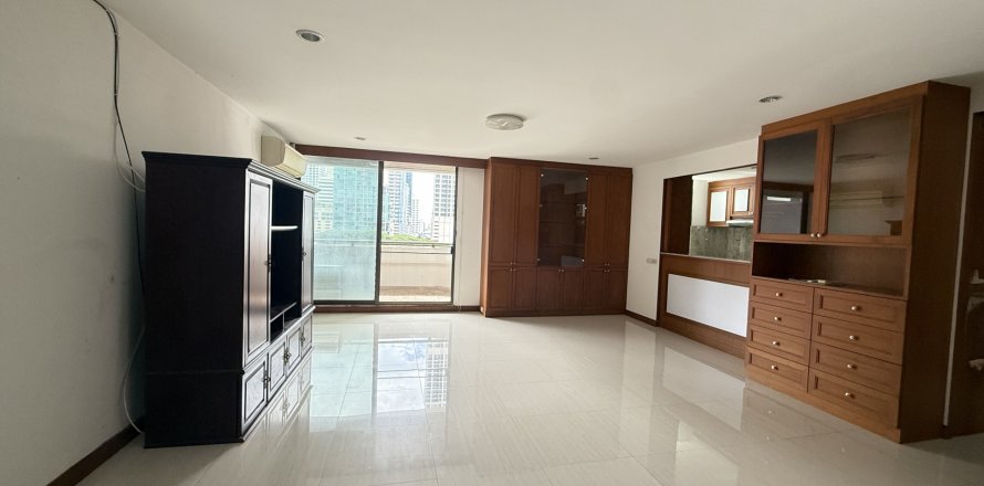 Condo in Watthana, Bangkok, Thailand, 2 bedrooms № 136197