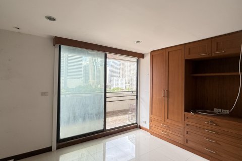 Condo in Watthana, Bangkok, Thailand, 2 bedrooms № 136197 - photo 13