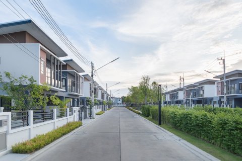 House in Bang Lamung, Thailand 4 bedrooms № 157603 - photo 6