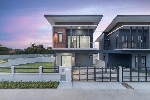 House in Bang Lamung, Thailand 4 bedrooms № 157603 - photo 4