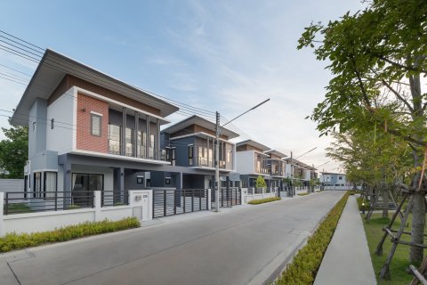 House in Bang Lamung, Thailand 4 bedrooms № 157603 - photo 5