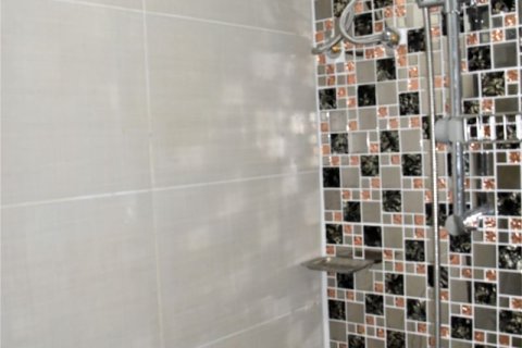 Condo in Bangkok, Thailand, 1 bedroom  № 157609 - photo 2