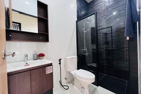 House in Bang Lamung, Thailand 2 bedrooms № 157604 - photo 12