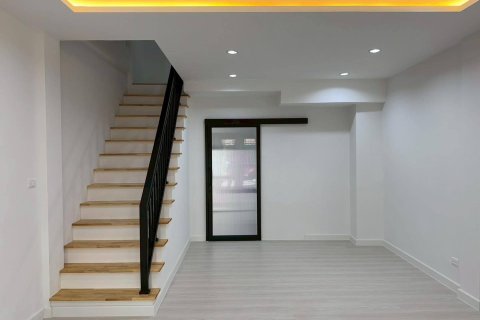 Дом в Лат Пхрау, Бангкок, Таиланд с 4 спальнями  № 154380 - фото 3