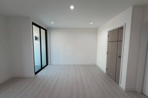 Дом в Лат Пхрау, Бангкок, Таиланд с 4 спальнями  № 154380 - фото 17