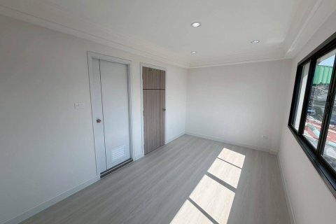 Дом в Лат Пхрау, Бангкок, Таиланд с 4 спальнями  № 154380 - фото 28