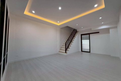 Дом в Лат Пхрау, Бангкок, Таиланд с 4 спальнями  № 154380 - фото 27