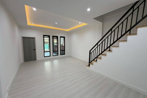 Дом в Лат Пхрау, Бангкок, Таиланд с 4 спальнями  № 154380 - фото 18