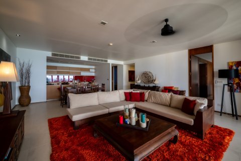 Condo in Phuket, Thailand, 2 bedrooms  № 154374 - photo 1