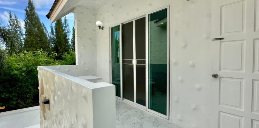 Villa in Pattaya, Thailand 3 bedrooms № 159892