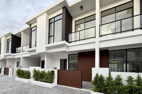 Villa in Pattaya, Thailand 4 bedrooms № 159891