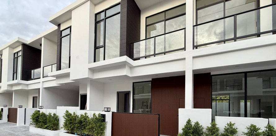 Villa in Pattaya, Thailand 4 bedrooms № 159891