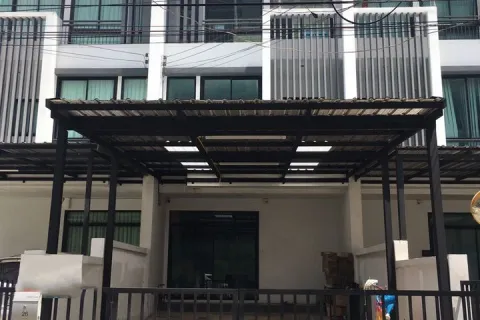Townhouse in Lat Phrao, Bangkok, Thailand 3 bedrooms № 219181