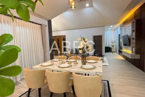 Casa de 4 dormitorios en Pattaya, Tailandia № 211830 - foto 8