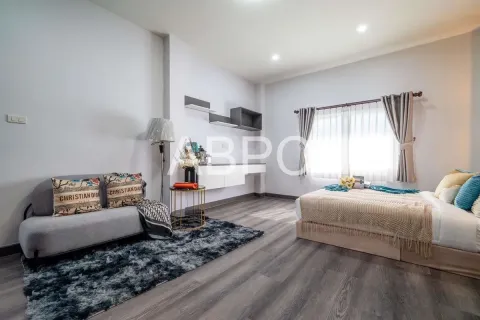 Casa de 4 dormitorios en Pattaya, Tailandia № 211830 - foto 11