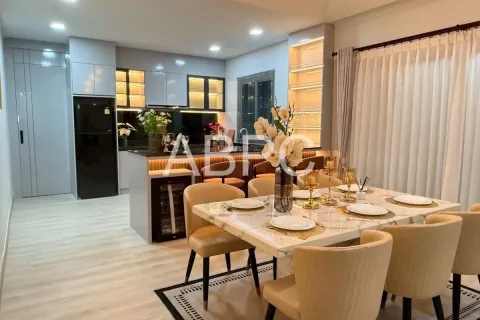 Casa de 4 dormitorios en Pattaya, Tailandia № 211830 - foto 9