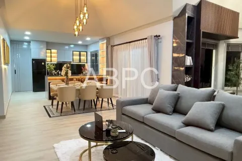 Casa de 4 dormitorios en Pattaya, Tailandia № 211830 - foto 7
