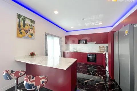 Casa de 4 dormitorios en Pattaya, Tailandia № 211827 - foto 7