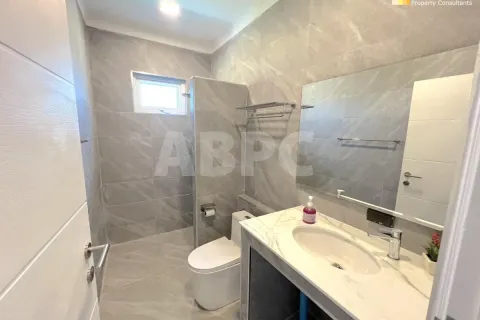 Casa de 4 dormitorios en Pattaya, Tailandia № 211827 - foto 10