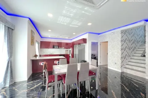 Casa de 4 dormitorios en Pattaya, Tailandia № 211827 - foto 8
