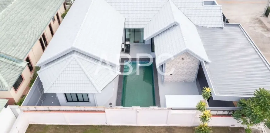 Casa de 3 dormitorios en Pattaya, Tailandia № 211829
