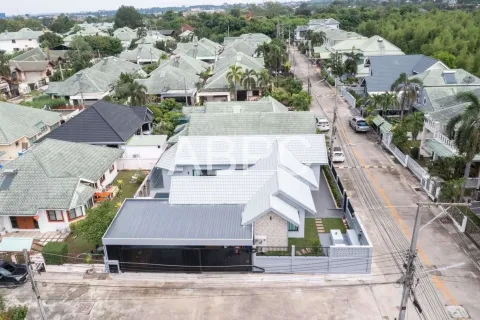 Casa de 3 dormitorios en Pattaya, Tailandia № 211829 - foto 3