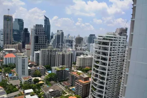 Studio in the Condo in Khlong Toei, Bangkok, Thailand  № 159672
