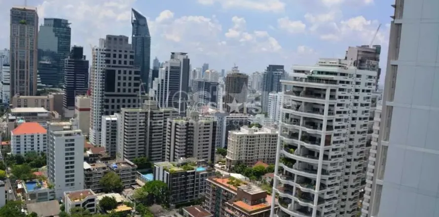 Studio in the Condo in Khlong Toei, Bangkok, Thailand № 159672