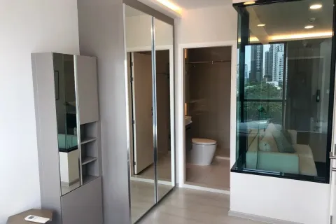 Studio in the Condo in Khlong Toei, Bangkok, Thailand  № 159669 - photo 8