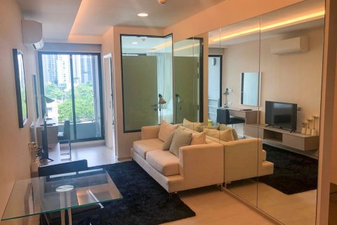 Studio in the Condo in Khlong Toei, Bangkok, Thailand № 159669