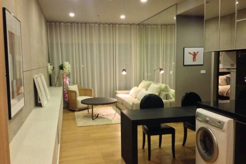 Condo in Phaya Thai, Bangkok, Thailand, 2 bedrooms  № 143879 - photo 1