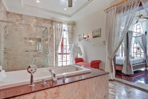 Villa in Pattaya, Thailand 6 bedrooms № 136322 - photo 18